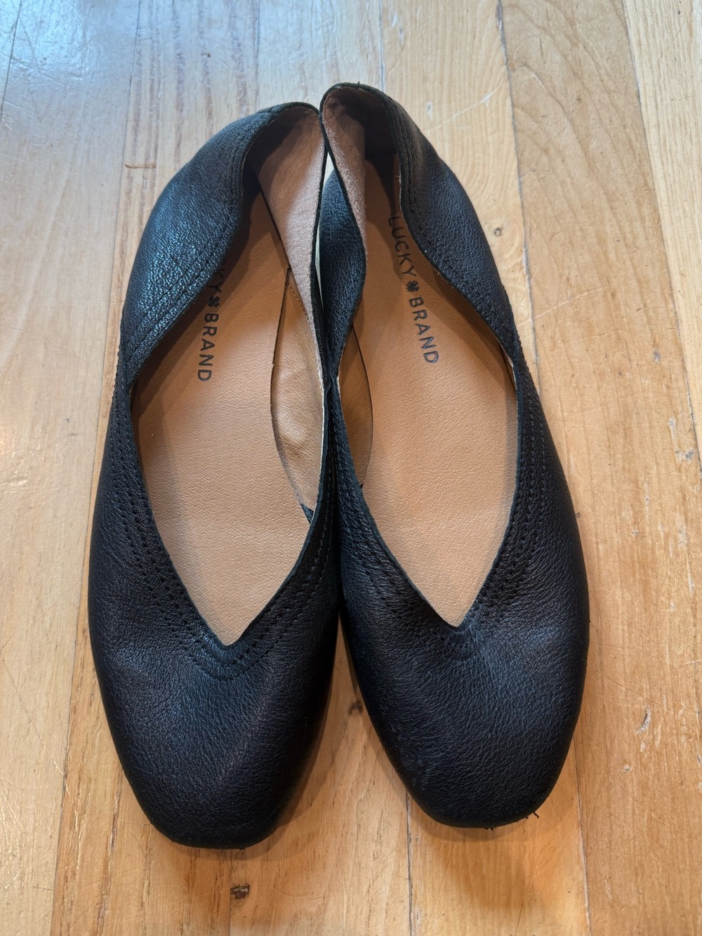 Lucky Brand Black Leather V-Cut Ballet Flats, size 7